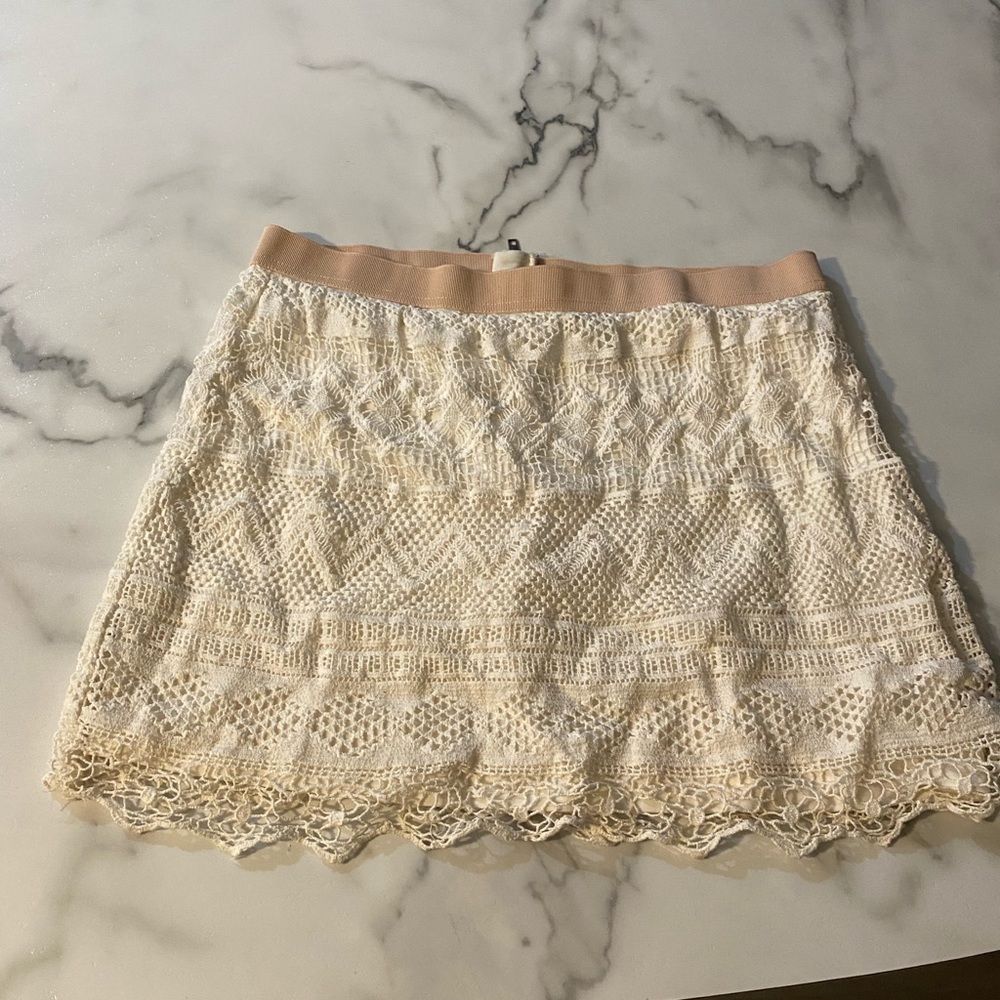 American eagle cream lace skirt
